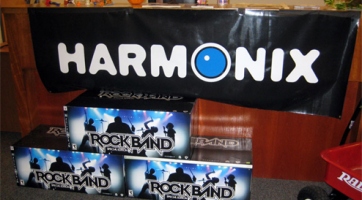 A hordozható konzolok felé kacsintgat a Harmonix
