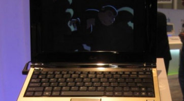 Áprilisban érkezik a DVD-vel felszerelt Asus netbook