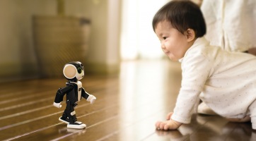 Apró robotba épített mobilt a Sharp