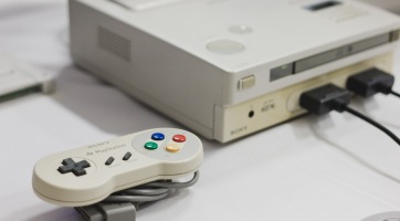 Bár semmire sem jó, de végre működik a Nintendo és a PlayStation közös konzolja