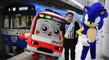 Egy egész metró Sonic-ba öltözött Japánban a Sonic Mania miatt