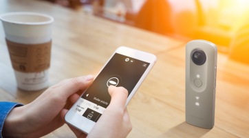 Egyszerű 360 fokos kamerával bővít a Ricoh
