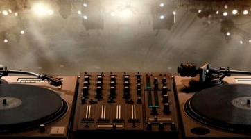 Elindult a DJ Hero hivatalos honlapja