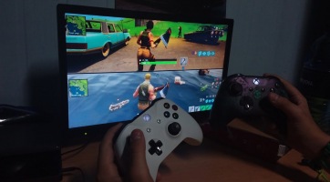 Fortnite: most már akár ketten is játszhatunk egy konzolról, osztott képernyős mód jött