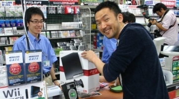 Japán libasorok a PlayStation 3 Slim premierjén