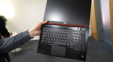Képeken a Fujitsu új LifeBook U772-es ultrabookja
