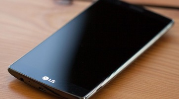 Kicsúsztatható akkumulátorral érkezhet az LG G5