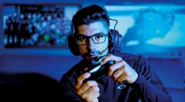 Kifejezetten gamereknek szánt szemüvegeket mutatott be az Oakley