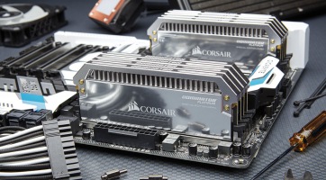 Különleges DDR4-es modulokat mutatott be a Corsair
