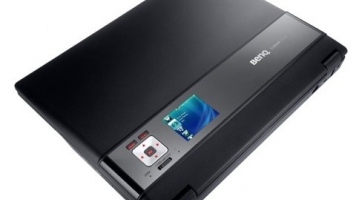 Külső kijelzővel ellátott BenQ notesz
