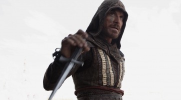 Látványos képeken mutatkozik az Assassin's Creed film főhőse