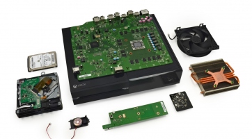 Majdnem optikai meghajtó nélkül érkezett az Xbox One