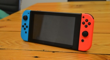 Már nemcsak karcolódik, hanem hajlik is a Nintendo Switch!