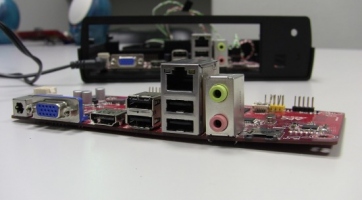 Már előrendelhető a VIA APC 8750-es mini számítógépe