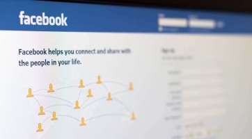 Mélyrepülésben a Facebook részvényei, a befektetőket hidegen hagyja az Oculus felvásárlása