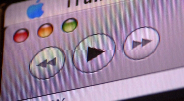 Mélyrepülésben a hagyományos és online lemezeladások