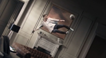 Messi is tiszteletét teszi a FIFA 15 legújabb trailerében
