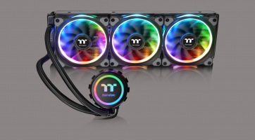 RGB-s hűtőkkel bővít a Thermaltake