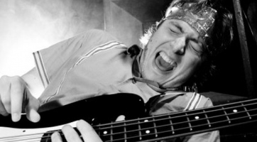 Saját stúdiót alapított a Rock Band sorozat dizájnere 