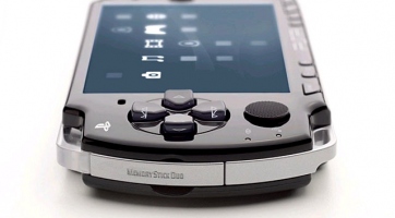 Sony: Új színekben érkezik a PlayStation Portable 3000, tizenöt játék a Go! launch-ra