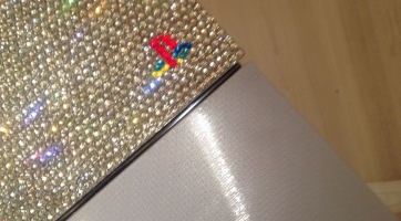 Swarovski kristályokkal megpakolt PS4 potom 850 ezerért