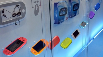Számtalan színben pompázik majd a PlayStation Vita