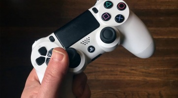 Vadonatúj PlayStation kontrollert védetett le a Sony