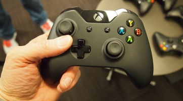 Videón az Xbox One kontrollere