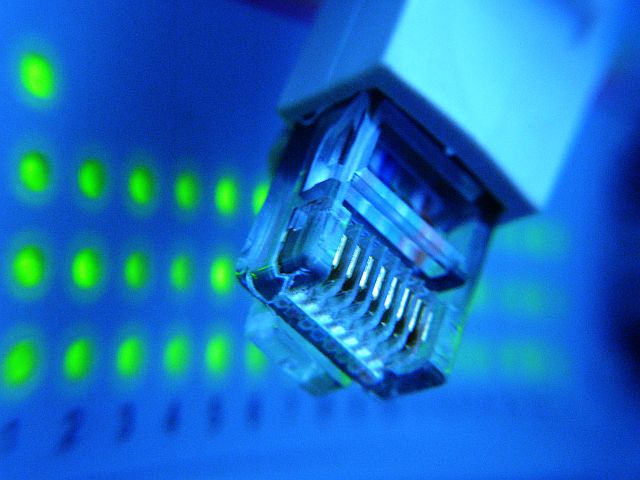 Gyorsabban terjed a szélessávú internet-használat az EU-ban, mint a tengerentúlon