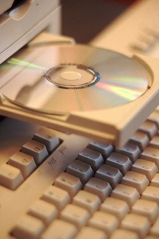 Bill Gates nem jósol nagy jövőt a DVD technológiának