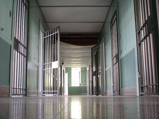 Letöltendő börtönbüntetés DVD kalózkodásért