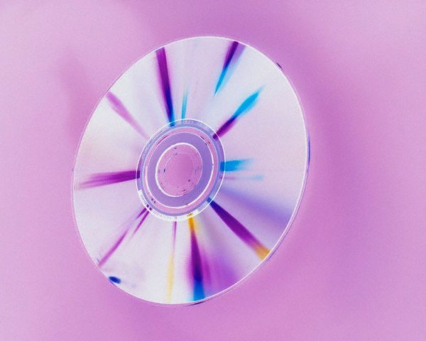 Hibrid DVD lemez a Toshibától és a Memory-Tech-től