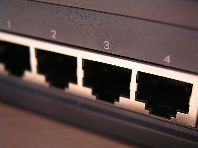 Rohamosan bővülő szélessávú hozzáférések