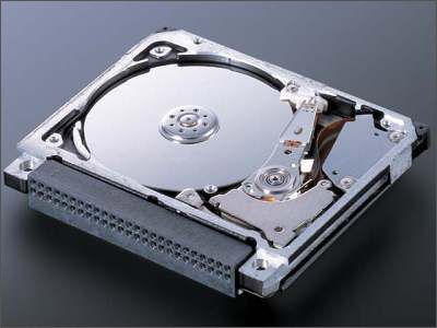 Jelentősen csökkenti mikromeghajtói árát a Hitachi