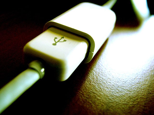 Itt az USB-nél három-hatszor gyorsabb eSATA technológia