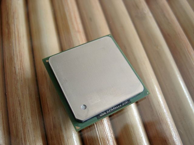 Még ebben a hónapban megjelennek az Intel kétmagos processzorai