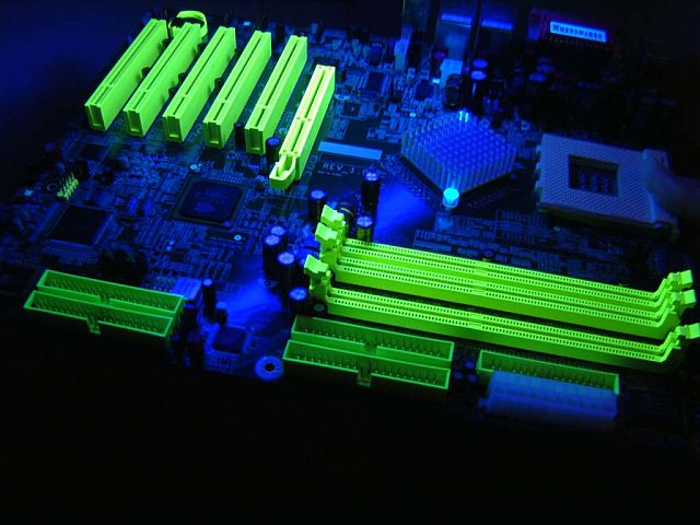 A VIA megvásárolta az Intel Pentium M busz használati jogát