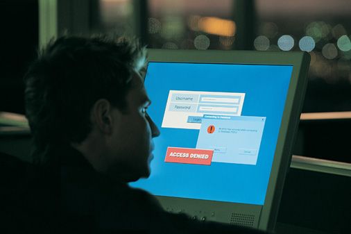 310 letartóztatás minden idők legnagyobb szabású elektronikus csalásában