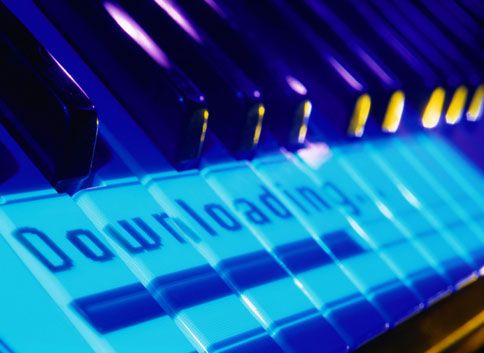 Jóval több zenét töltenek le legálisan az illegális fájlcserélők, mint mások