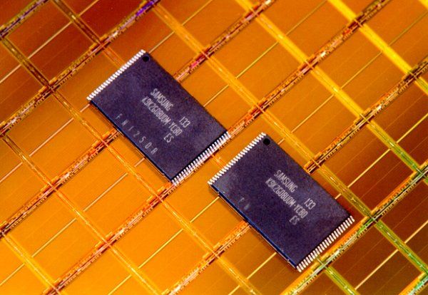 32 GB-os memóriakártyák a Samsung új NAND flash technológiájával