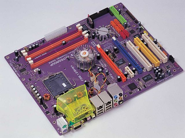 ECS: a világ első Intel chipsettel ellátott Crossfire-alaplapja