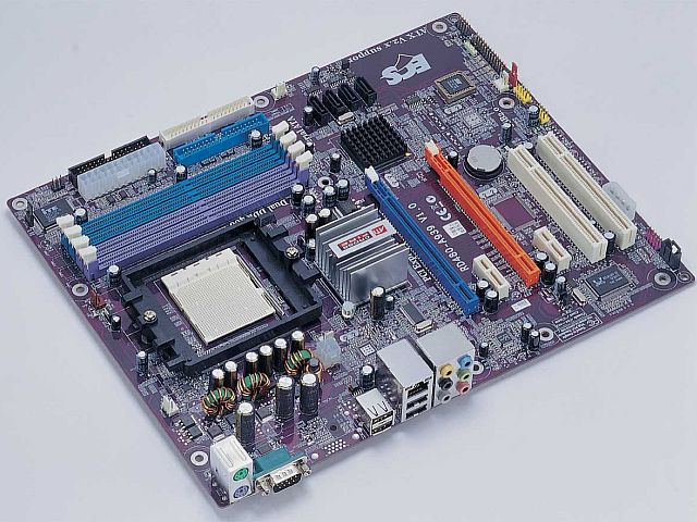 Új ECS CrossFire-kompatibilis alaplap a játékok és teljesítmény megszállottainak