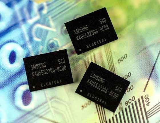 Szupergyors Samsung GDDR4 memóriacsip