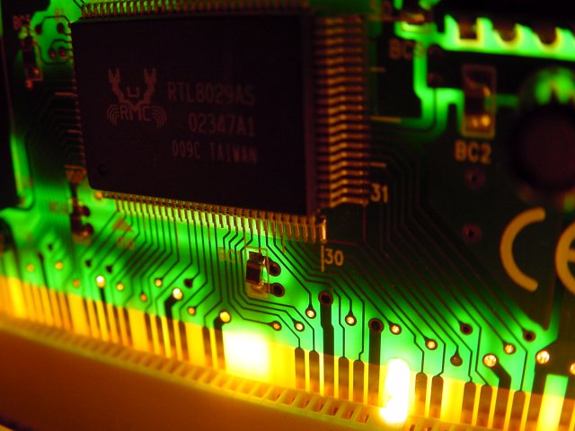 Új 65 nm-es, egymagos Intel asztali CPU-k