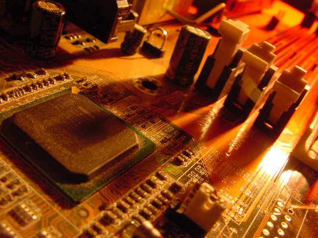 40- és 80 wattos Intel Woodcrest lapkák a nyáron