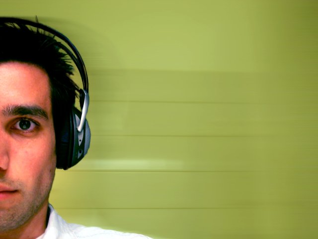 Mindkét nagy rivális zenei védelmét feltörték