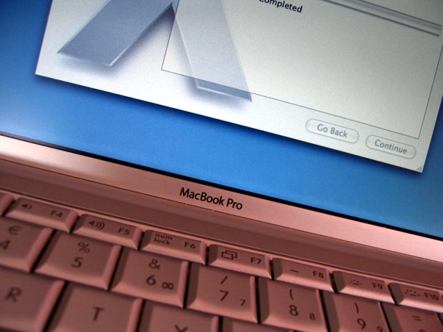 Az Apple elismerte, hogy időnként ok nélkül leállnak egyes MacBook-ok