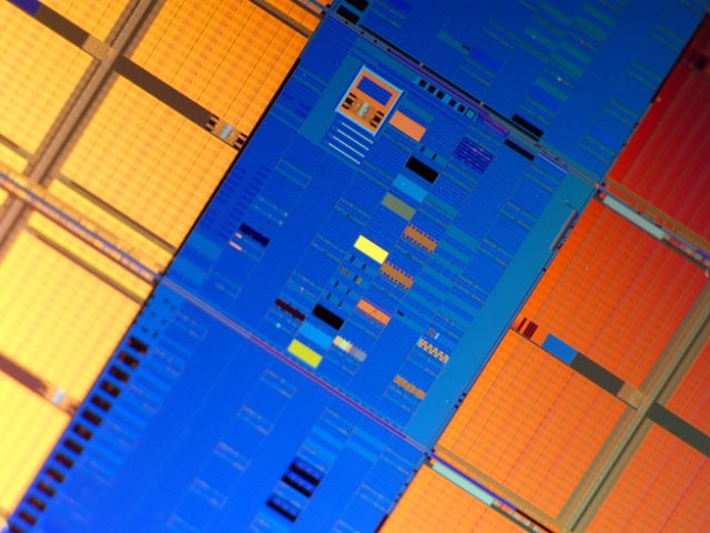 Jönnek a 45nm-es Intel Penryn lapkák