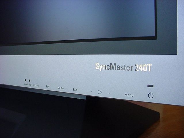 40 hüvelykes TFT LCD monitor a Samsungtól