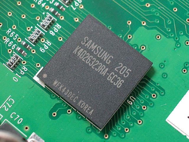 Samsung 3D SD RAM memóriakártya mobilkészülékekhez